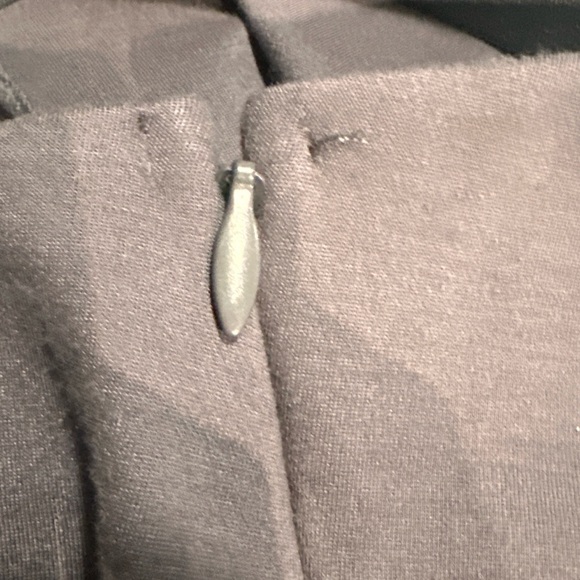 Maniere De Voir Technical print  Grey and Black Leggings - Picture 10 of 11